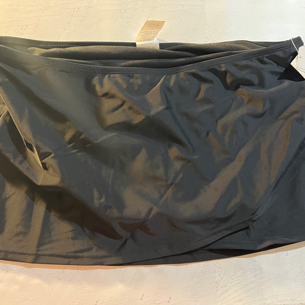 Women’s Island Escape Asymmetrical Black Swim Skirt, Thigh Minimizer, nwt